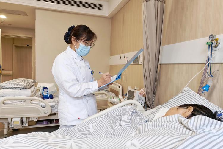 四川蓝生脑科医院老年医学科 以“五心”护理服务，守护银龄健康